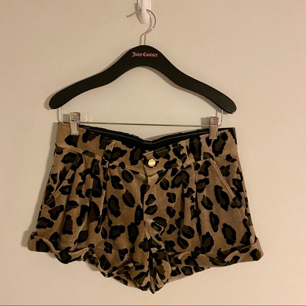 Juicy Couture velour shorts NWT - M